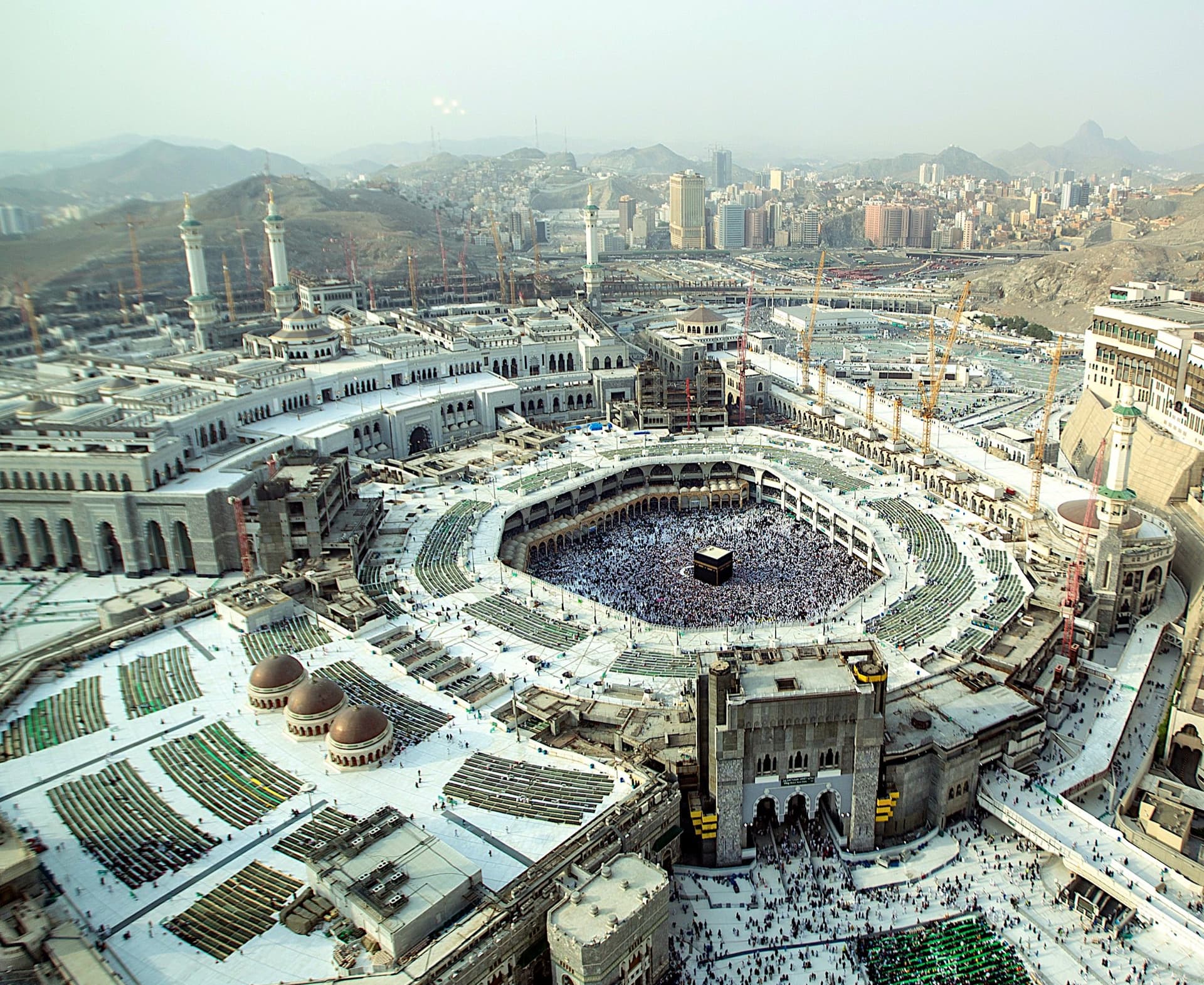 Aerial view of Masjid al-Haram in Makkah, with pilgrims gathered around the Kaaba